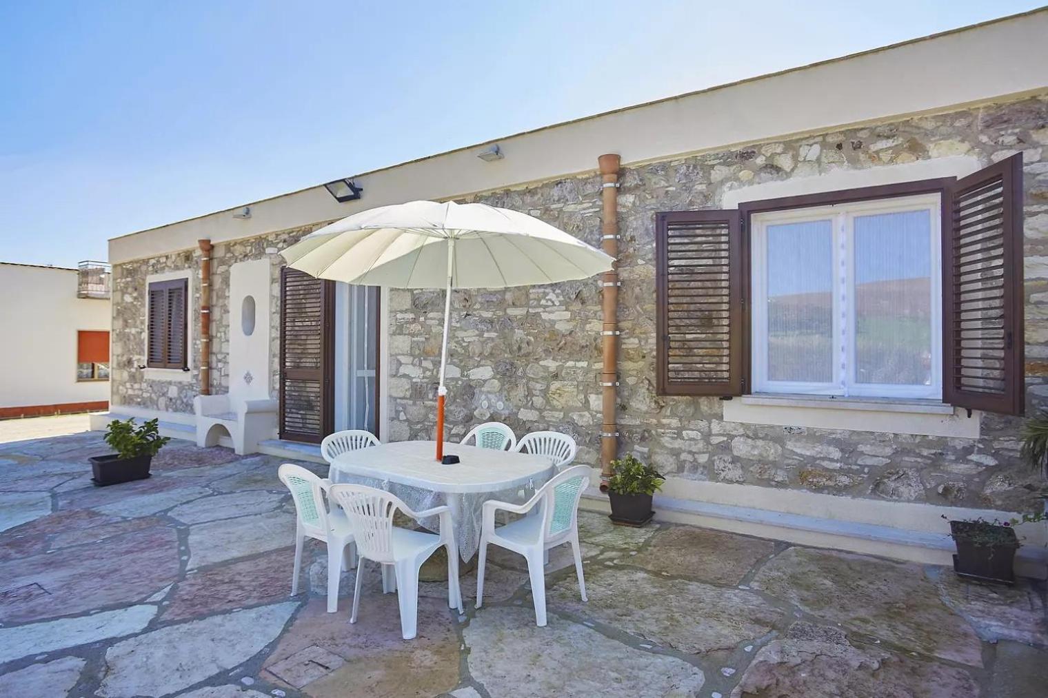 Casale Sammartano Apartments Ummari Exterior photo